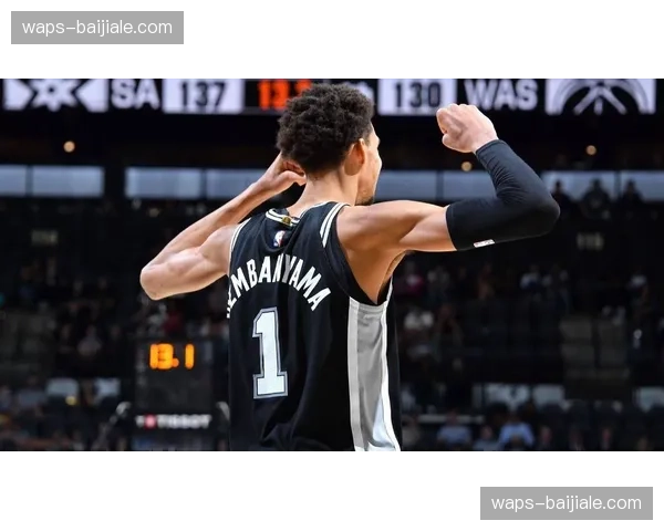 马刺文班亚马第三节单节15分杀死比赛 封盖弗拉格后快攻暴扣